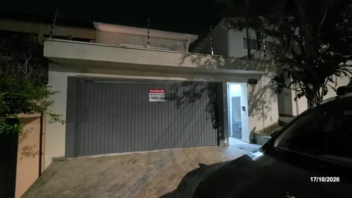 Casa para aluguel com 200 metros quadrados com 3 quartos