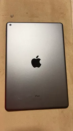 iPad (9 geração) em ótimo estado com caixa e nota fiscal