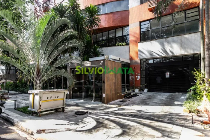 EXCELENTE APARTAMENTO NO ED. MILLENIUM TOWER, PARA MORAR, ZONA 01.