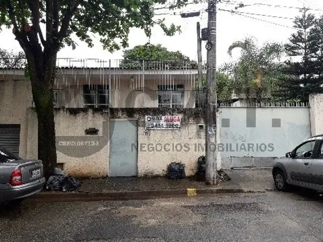 Casa no Jardim Emilia - 4 Quartos, 2 Suítes, 2 Salas, 4 Banheiros, 2 Vagas de Garagem, 600