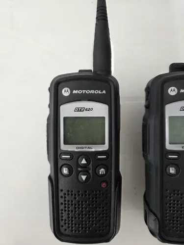 Motorola DTR620 Digital - Kit com 2 Rádios e Carregadores Originais