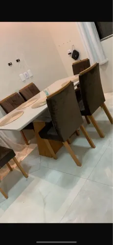 Mesa com 6 cadeiras