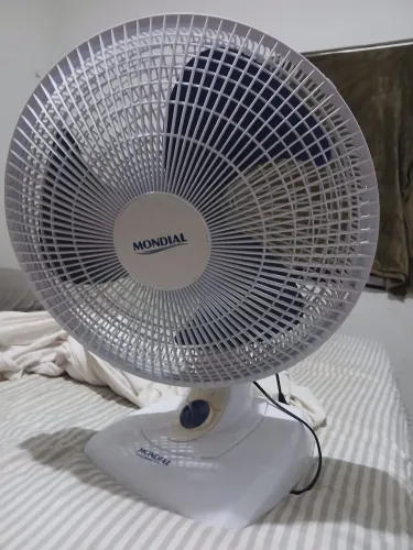 Ventilador de mesa Mondial 45cm