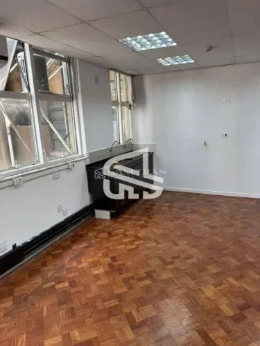 Venda e Locação de Conjunto Comercial de 212M² com Vista para a Praça da República Próx.