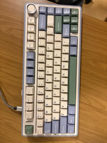 Teclado Aula F75