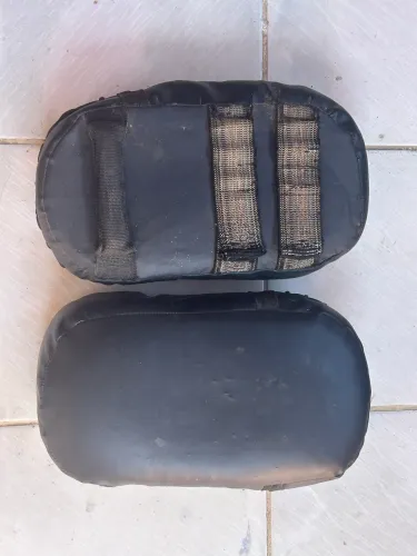Vende-se 2 Aparador de luta