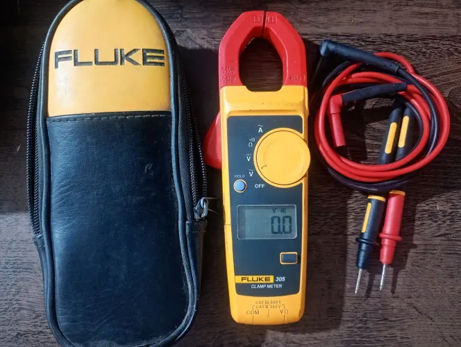 Alicate Amperímetro Fluke 305