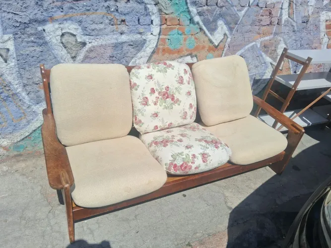 Sofa de madeira