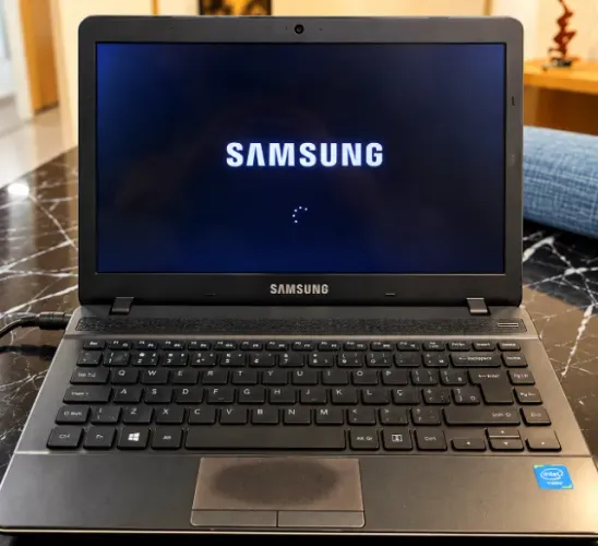 Notebook Samsung 8GB RAM + SSD 240GB Kingston (Rápido / Formatado) - Tatuapé