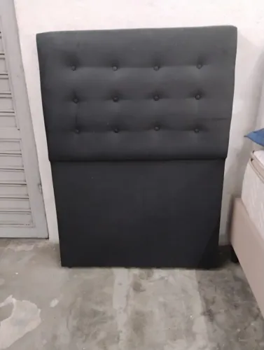 Cabeceira preta cama solteiro