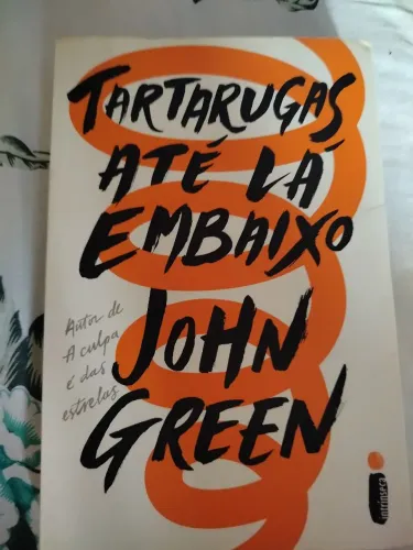 Livro tartarugas até lá embaixo John green
