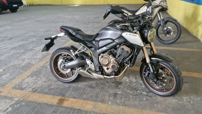 CB 650 R ANO 2022 SO TEM 2.900 KM