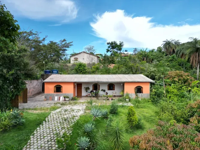 O Paraíso em Ravena: Sítio de 1.041m² com Asfalto na Frente e Vista para a Serra da Piedad