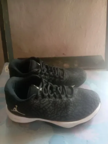 Tênis Air Jordan by fly original Tam 36