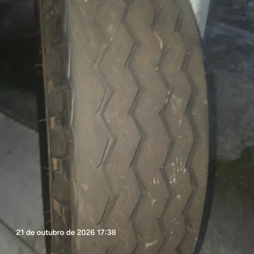 Pneu 22 em excelente estado