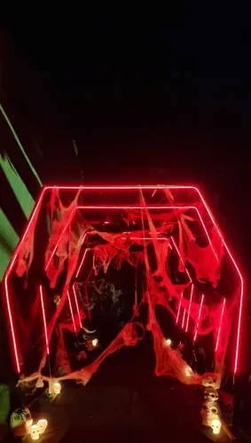 Decoração e iluminação de Halloween