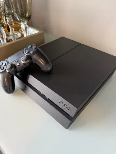 PS4 Fat 500GB + Jogos na memória | Muito Conservado