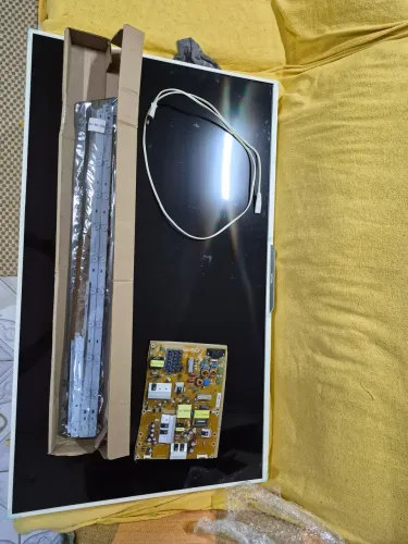 Vendo Smart TV Philips 47PFG6519/78 e peças novas.