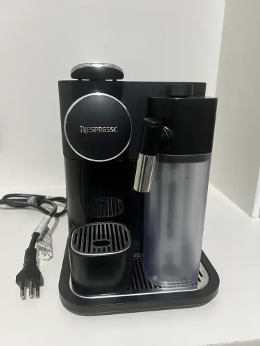 Nespresso Gran Lattissima - Completa + Acessórios