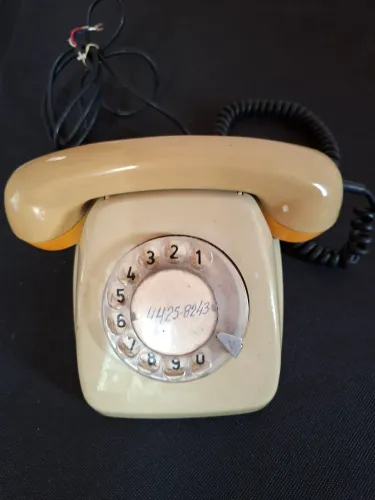 Telefone antigo para colecionador