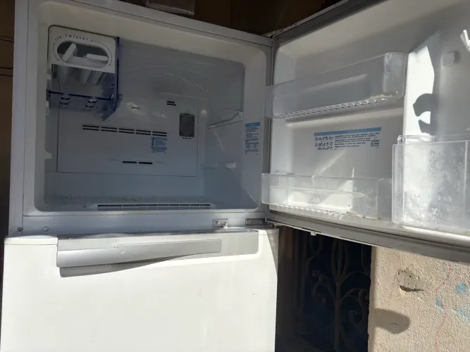 Vendo Geladeira Eletrolux FAVOR LER O ANUNCIO