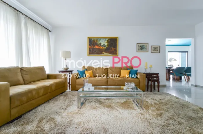 Casa no Planalto Paulista com 4 dormitórios e 3 vagas.
