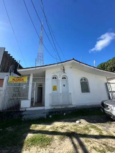 Imóvel para aluguel possui aprox 300 metros quadrados em Tambiá - João Pessoa - PB
