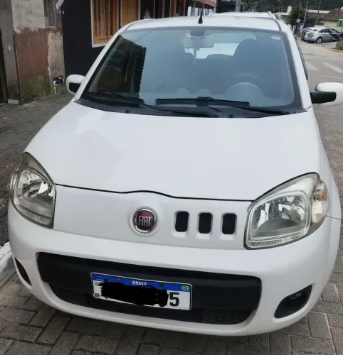 Fiat Uno Attractive 1.4 EVO Fire Flex 8V 4P 2011