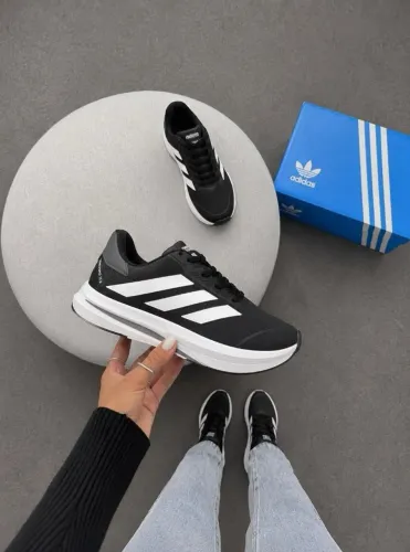 Tênis Adidas 