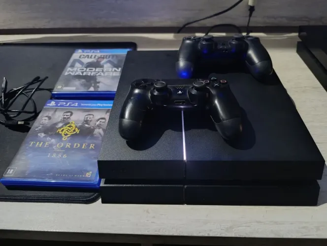 PS4 PLAYSTATION 4 + 2 CONTROLES +2 JOGOS
