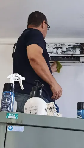Manutenção e higienização de ar condicionado
