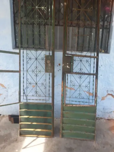 1uma  Porta, 1 grade 