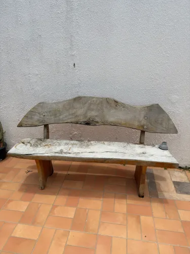 Banco de madeira de jaqueira