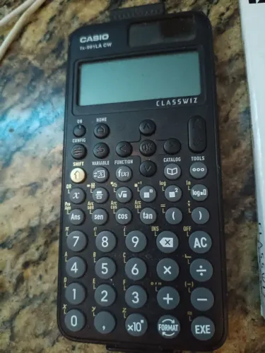 Calculadora Científica Casio FX-991LA CW - Na Caixa (Semi-nova)