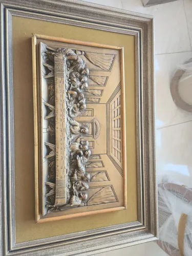 Arte sacra santa ceia em placa de gesso emoldurada com fundo em veludo