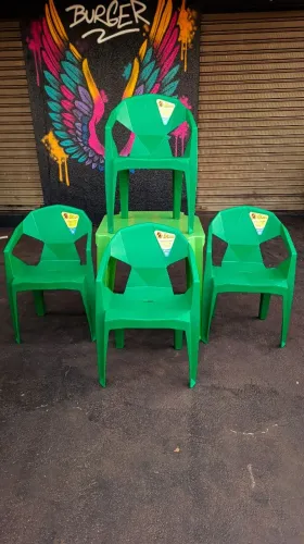 Jogo de mesa plástica Diamond cor verde! 10 anos de garantia