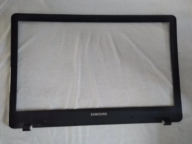 Moldura Samsung Np300E5m