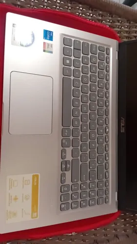 Vendo um, Vivobook da marca ASUS