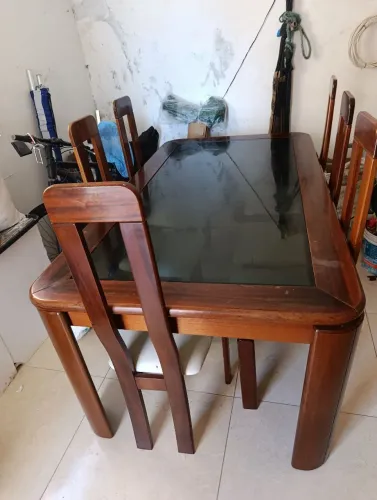 MESA C/ TAMPO DE VIDRO E 6 CADEIRAS
