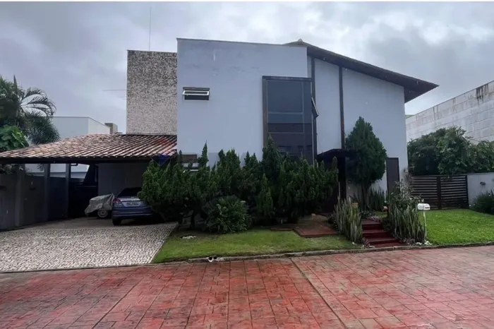 397m² de Elegância, Privacidade e Conforto em Condomínio Fechado