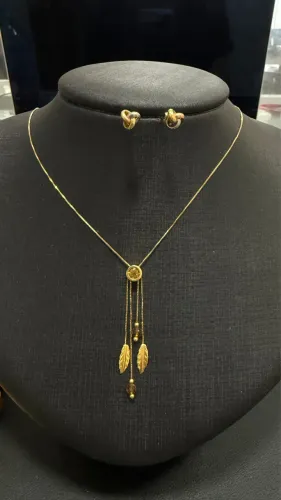 Corrente Veneziana com Pingente Estilo Boho com Folhas em ouro 18k