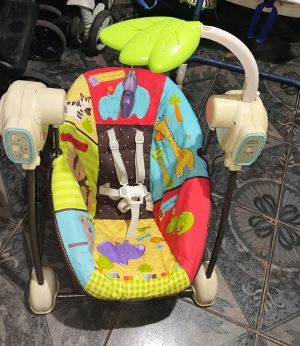 Cadeirinha elétrica de balanço para bebe