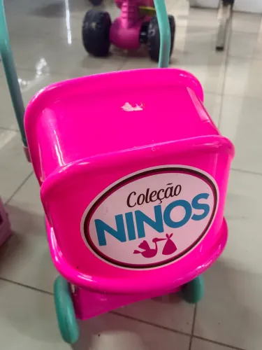 Carrinho de boneca 