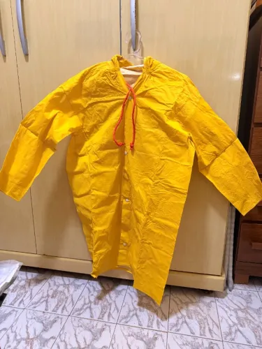 Capa de Chuva LIVO + Estúdio DIWO Amarela - Com Capuz