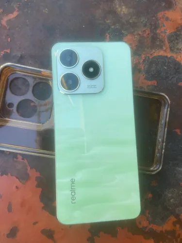 Realme c63 128gb 6 de ram semi novo 