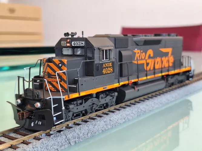Locomotiva HO Athearn SD39 #4028 com DCC e SOM EXCELENTE.