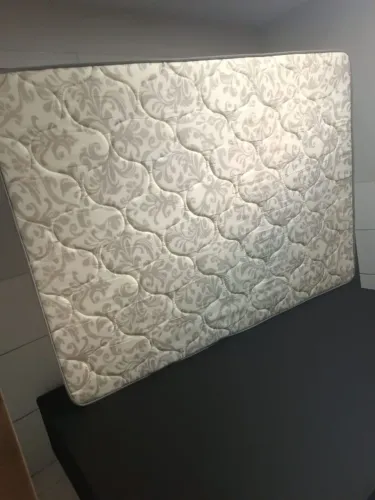 Vende-se cama Semi Nova 