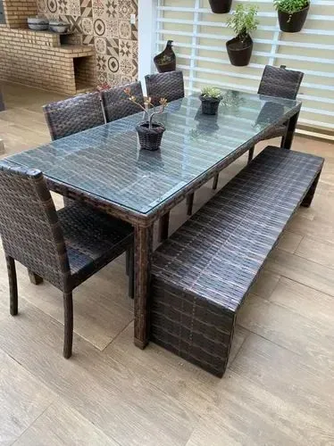 Conjunto de mesa com 8 cadeiras