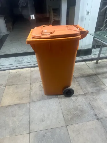 Lixeira laranja ! Conlubr 