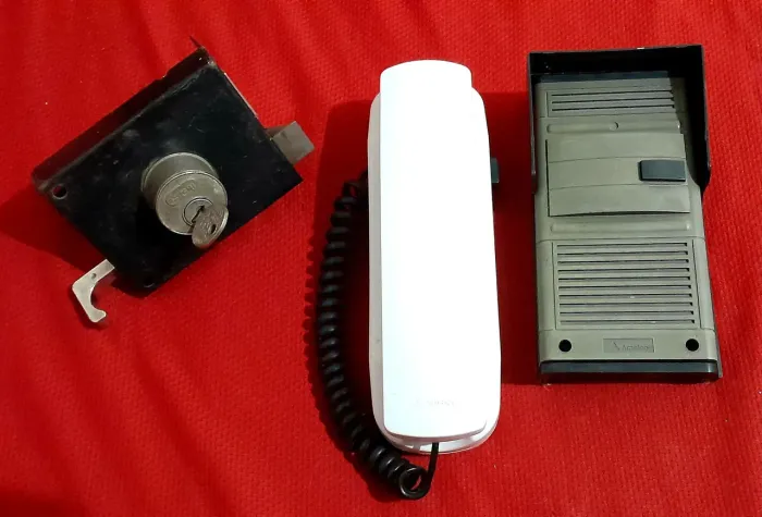 Interfone e monofone. Marca: Amelco